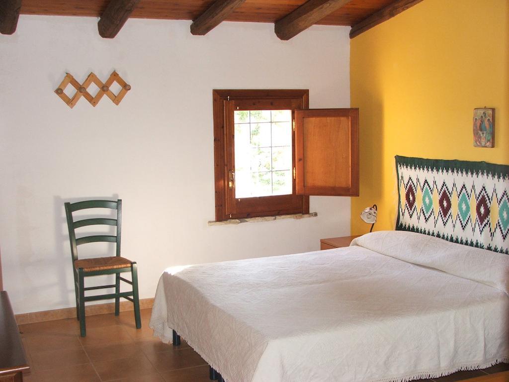مبيت وإفطار سكوبيلو Casale Corcella الغرفة الصورة
